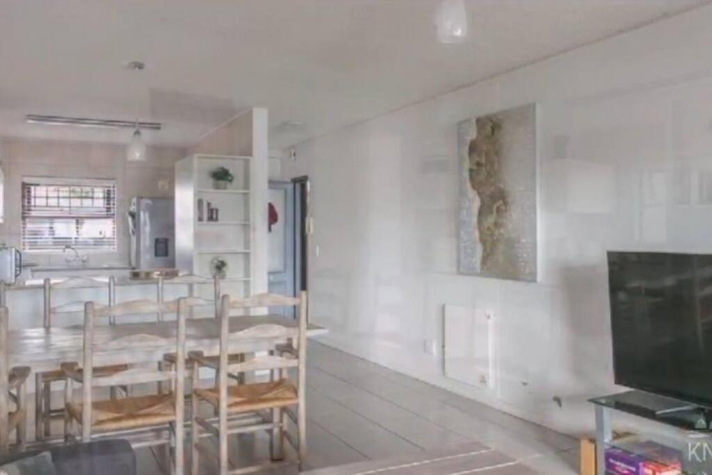 Waterfront Apartment Книсна Екстер'єр фото